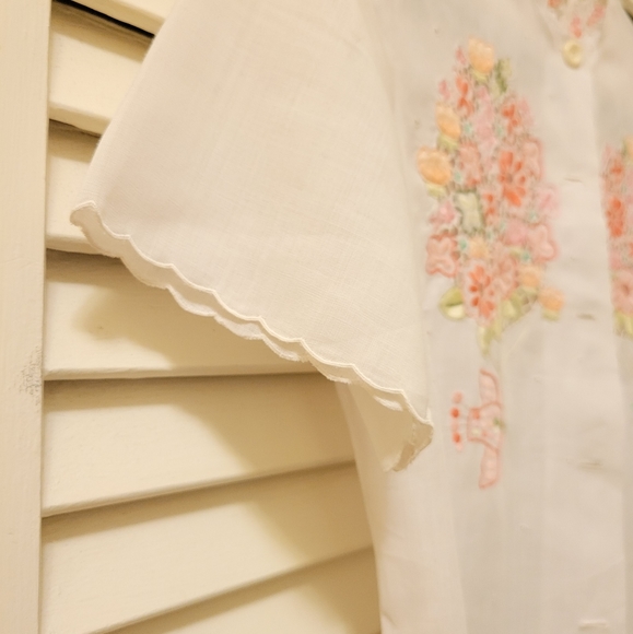 Vintage embroidered swallow bird floral peek-a-boo top with scalloped edges - Picture 7 of 10